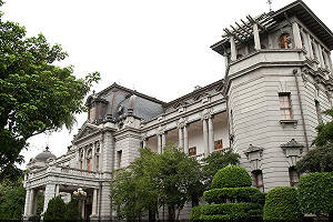 溫馨！女性14日參觀台北賓館  有康乃馨相贈