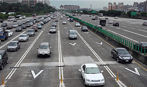 善用國道替代道路  母親節連假車況沒煩惱