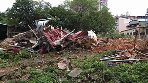 獨家》關埔僅存土埆厝遭強拆 屋主：白道告你、黑道威脅你