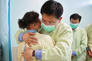 清潔隊員遭酒駕撞傷  林佳龍前往探視