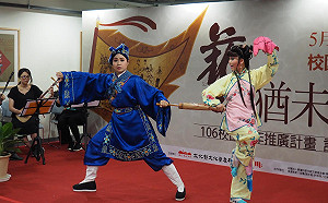 傳統表演藝術札根！廖瓊枝領軍國寶級藝師前進校園