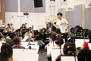 青年國樂指揮家展露頭角  客家文化藝術季擔綱演出