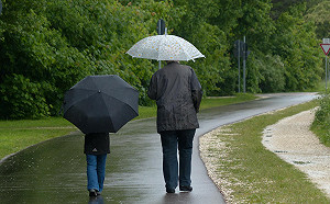 鋒面盤據氣候不穩  南台灣陣雨仍頻