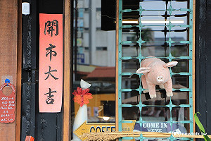 屏東超夯打卡地看這裡！貨櫃屋、兩層樓溜滑梯、廢棄公車咖啡廳