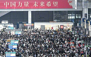 （影）人潮大爆滿! 中國五一亂象頻發 旅館床下竟有屍體 網友直呼可怕