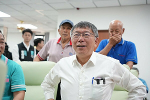 昔日醫者今日政客 施景中曝台大醫爭取疫苗補助  遭柯冷回應「關我什麼事」
