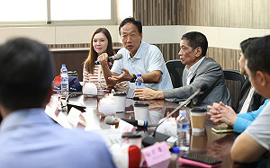 郭台銘：訴求和平就被民進黨潑賣台髒水 又笑我提AI發展國防太科幻