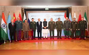 唯獨不跟中國防長握手! 邊界衝突恨未消 印度防長上合會公開表不爽