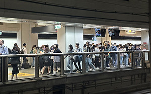 比過年人還多！高鐵跳電號誌異常旅客擠滿月台 退費標準出爐