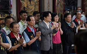 籲繼續深化台灣民主 賴清德新北拜廟請託支持