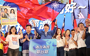 郭台銘首場造勢全程撂台語  黃捷直呼「落漆」跪求翻譯 網友批：騙票才講台語