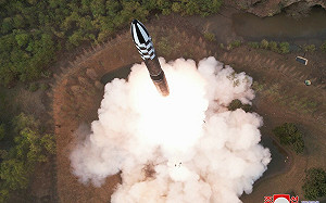 北韓射洲際導彈飛73分鐘落北海道北方海域 美RC-135S「抓個正著」