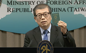 新版非晶片護照5/16發行  效期最長1年