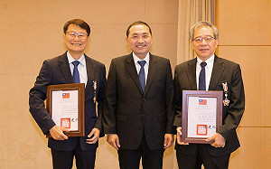 新北陳純敬、林祐賢獲行政院功績獎章 埔墘、萬里國小獲經濟部能源標竿學校