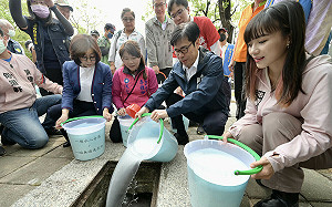「防登革熱日」社區總動員誓師 陳其邁籲落實「巡倒清刷」滅蚊