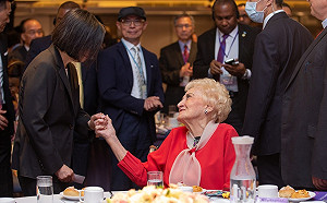 超糗！蔡英文出席祈禱早餐會：4度將「彭蒙惠」唸錯為「戴蒙惠」 