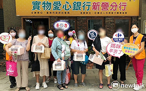 實物愛心銀行母親節溫馨傳情  黃偉哲感謝家樂福新營醫院齊心送愛