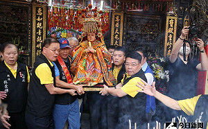 郭董慈惠宮拜媽祖！周邊銅板小吃曝光