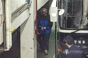 稱檢方以不雅片威脅 柯文哲：偵訊光碟應全部公開