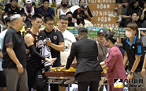 林書豪落地摔傷　本場確定不會回歸