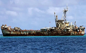 糗炸了！菲艦夜闖仁愛礁 中國攔截不成反遭3巡邏艦包圍