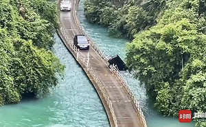 湖北網紅浮橋公路致命車禍釀5死3傷