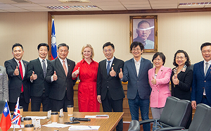 首位英國前首相拜會立法院 特拉斯挺台灣加入CPTPP   