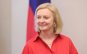  英前首相特拉斯秀台灣國旗：我會用全力挺台 你們的未來就是我們的