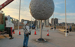 新北新月橋月亮「破相」進廠美容 呼籲民眾發揮公德心 