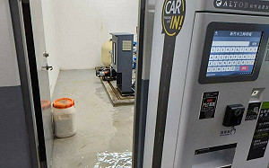 (影)黃揚明爆12億新竹棒球場淹水籲｢市長負責｣ 網譏：原來是智虹池!