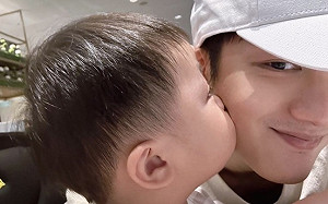 兒子親臉頰下一秒「狠咬一口」！那對夫妻Kim﹔我要報仇