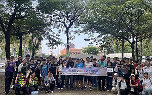 守護地球從社區開始   高醫大師生520攜手「掃街」愛鄰