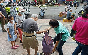 溫馨迎端午 新北新莊區公所白米傳愛心