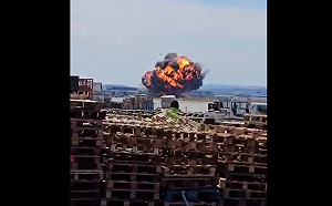 (影)西班牙F-18表演中墜毀 巨大火光駭人、飛行員彈射逃生