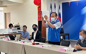 高市立委第七選區國民黨鍾易仲出線 將挑戰現任民進黨許智傑