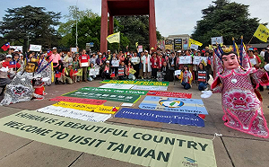 挺台灣入世衛大遊行 500 人響應！ 陳乃瑜走上日內瓦街頭為台加油