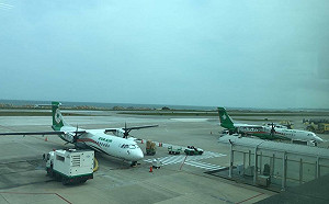 濃霧籠罩能見度低！金門航班延誤 小三通五通航線停航