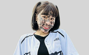 峮峮社群大頭貼「黑臉崩壞照」！遊戲懲罰放一個月   吸4萬粉朝聖