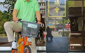 被賴陣營指黑金 新北議員周勝考邀綠營發誓：誰收賄就被車撞死