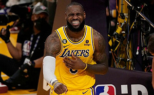 八千分紀錄夜留遺憾　LeBron難隻手遮天