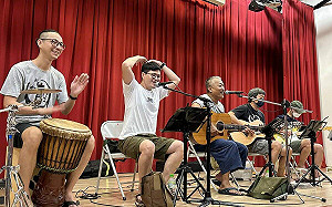 陶醉老歌回味人生 嘉基邀請金曲歌王為長輩開唱