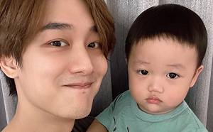 一歲娃懂電玩？那對夫妻Kim玩輸遊戲  兒子萌弟竟「喔喔」嘲諷回應