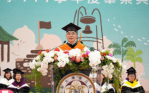 台大校長陳文章提「3精神」期勉畢業生謙虛 讚黃仁勳是學習典範 