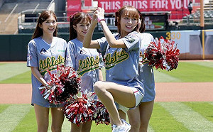 運動家台灣日好香！林襄開球、樂天女孩熱舞