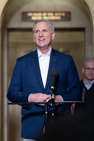 與拜登終達成美債限協議 麥卡錫：31日眾院表決