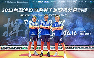 足球／魔法教頭Gary White回來了！