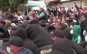 科索沃激烈衝突！抗議者扔石塊 北約士兵釋放震撼彈 70多人受傷