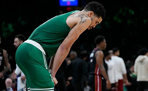 塞爾提克搶七大敗　Tatum腳踝受傷