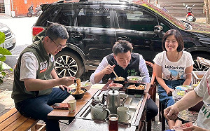 李正皓偕同卓冠廷拜會在地議員：要在永和殺出重圍 須團結綠營支持者