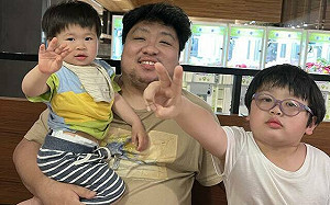 三兄弟打針反應大不同！弟一哭就塞奶嘴  003笑：好像是仙丹欸